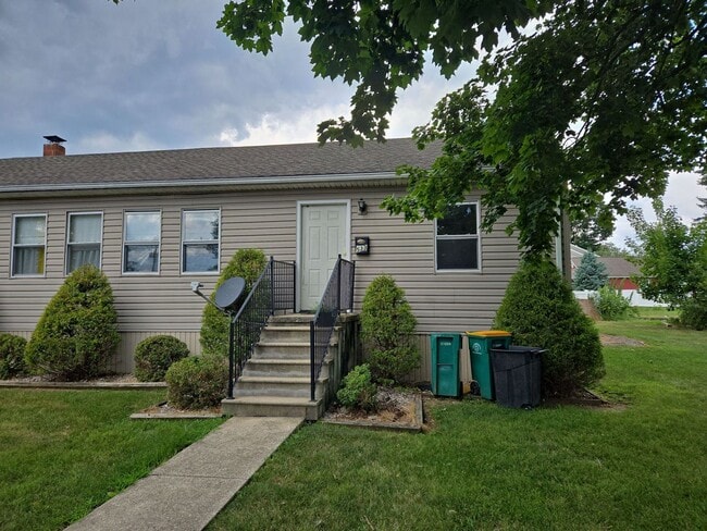 Building Photo - 533-543 Hollywell Ave Unit 533