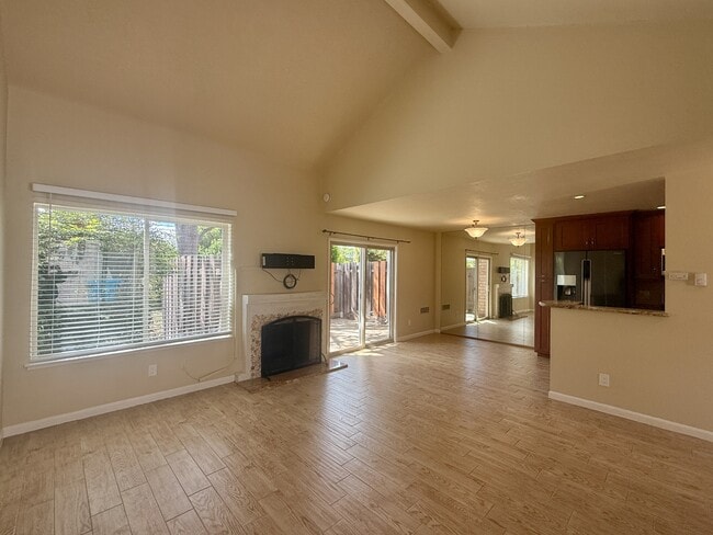 Photo - 2657 Kentworth Way