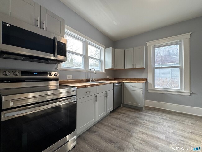 Building Photo - 44 Sinawoy Rd