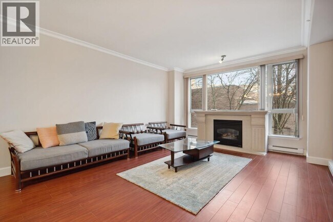 5770 Oak St Unit 208