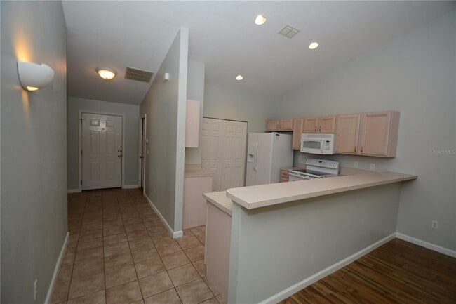 Photo - 37 Eton Ln