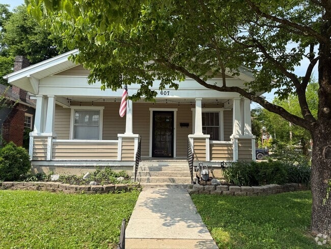 Building Photo - 3 Bed/1 Bath Home with Cellar