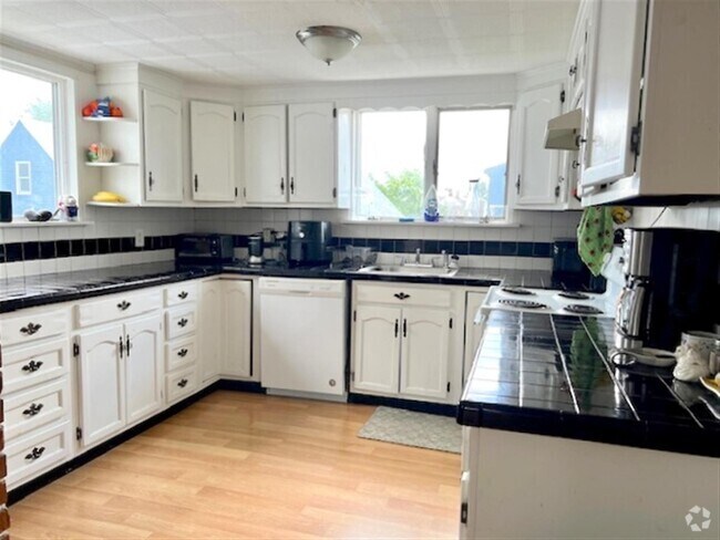 Building Photo - 33 Rogers Ave Unit 1 Rental