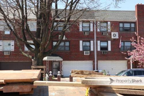 Photo - 25-22 Parsons Blvd