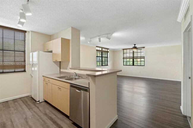 Photo - 1919 Van Buren St Unit 417A