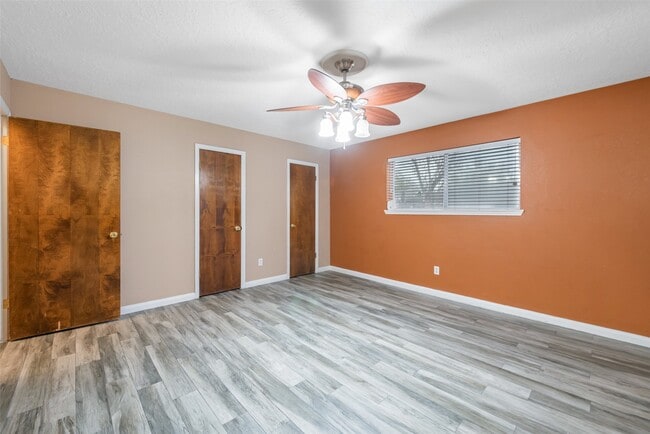Photo - 123 Ballantrae Ln