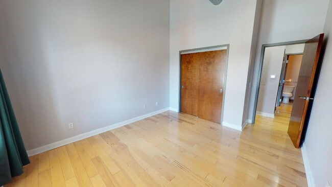 Photo - 769 N High St