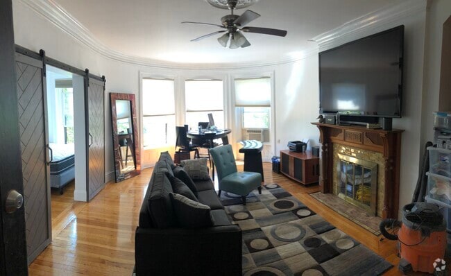 Building Photo - 918 Beacon St Unit 2 Rental