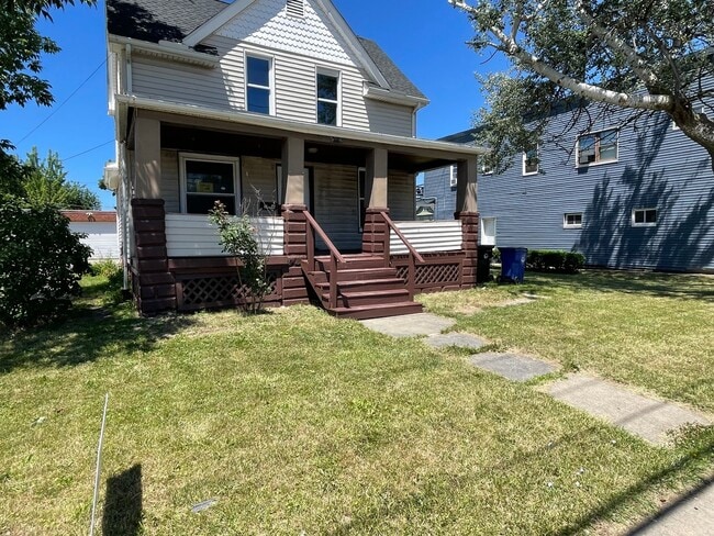 Building Photo - 4 bedroom home ready now!