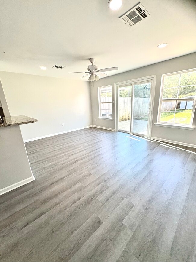 Photo - 1504 Southport Blvd