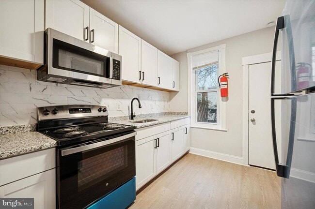 Photo - 5517 Jane St