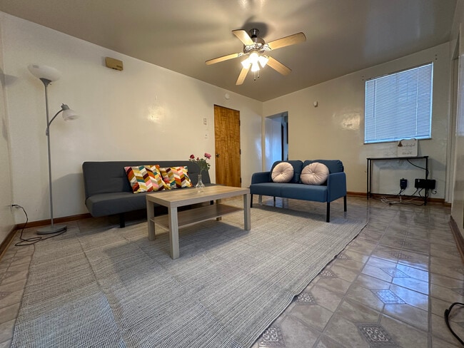 Building Photo - 10 Oakland Sq Unit 2