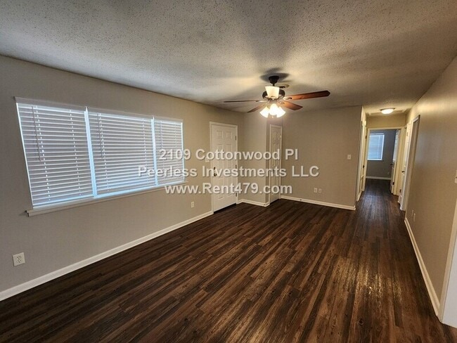 Photo - 2109 Cottonwood Pl