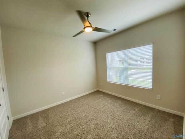 Photo - 408 Edgebrook Dr