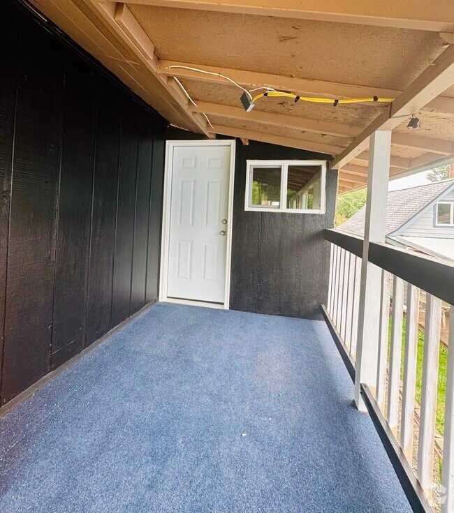 Building Photo - 905 L St Rental