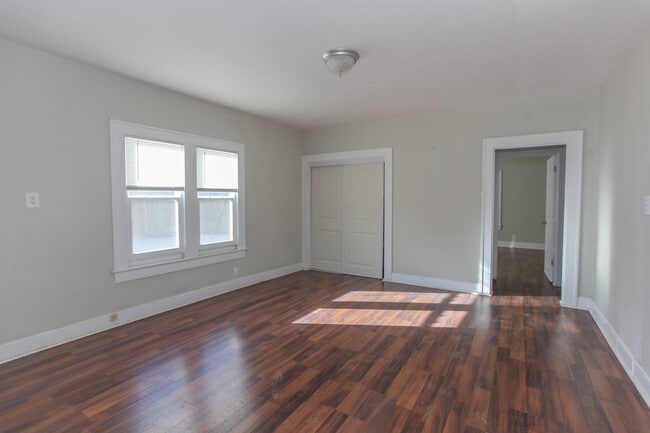 Photo - 102 W 13th St