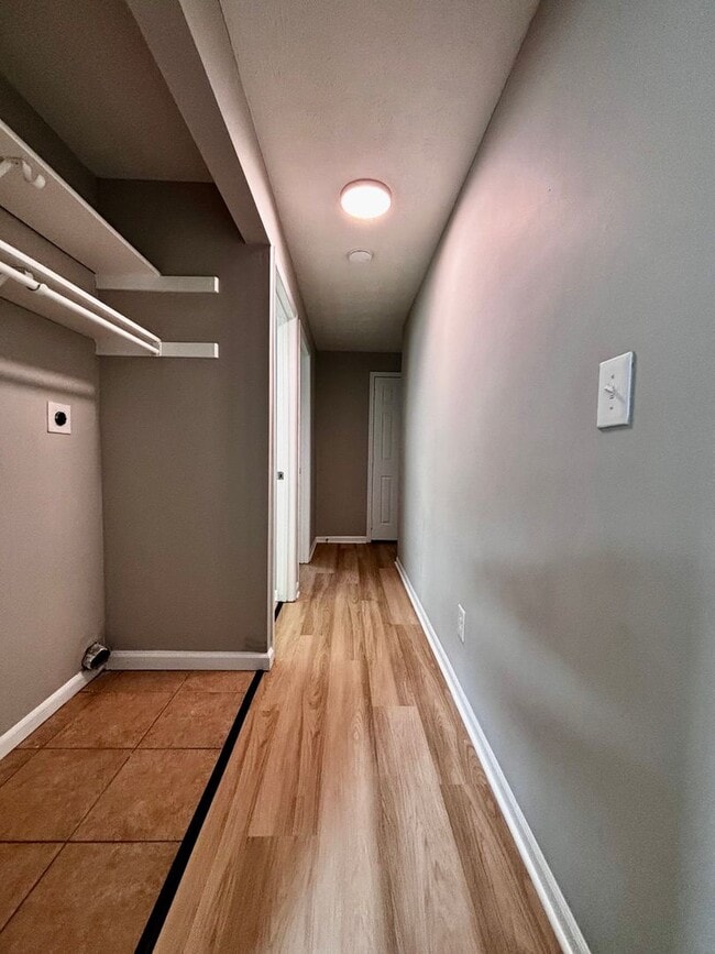 Building Photo - A Fresh Start: Renovated 2-Bedroom in Serene Englewood with Washer/Dryer Hookups! Unit 521 Apt 6