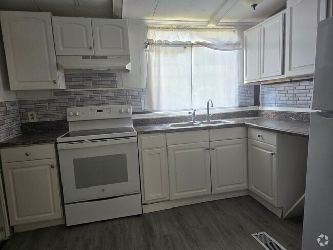 Building Photo - 9928 8th Ave Rental