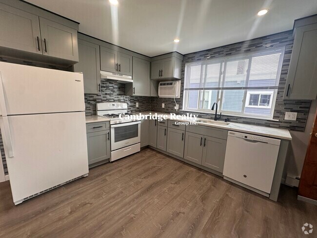Building Photo - 253 Elm St Unit 3T Rental