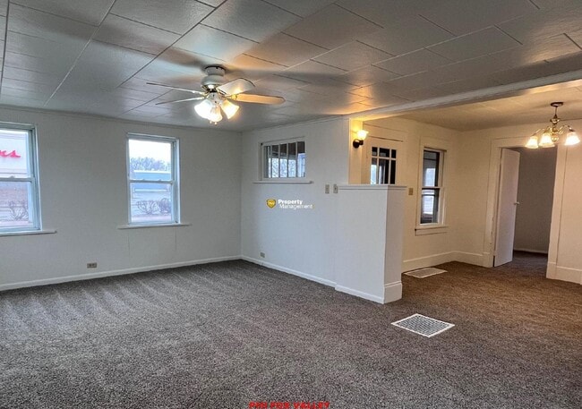 Photo - Charming 3-Bedroom Home in Menasha, WI with Spacious Layout!