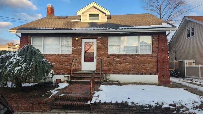 Building Photo - 75 Ingraham St