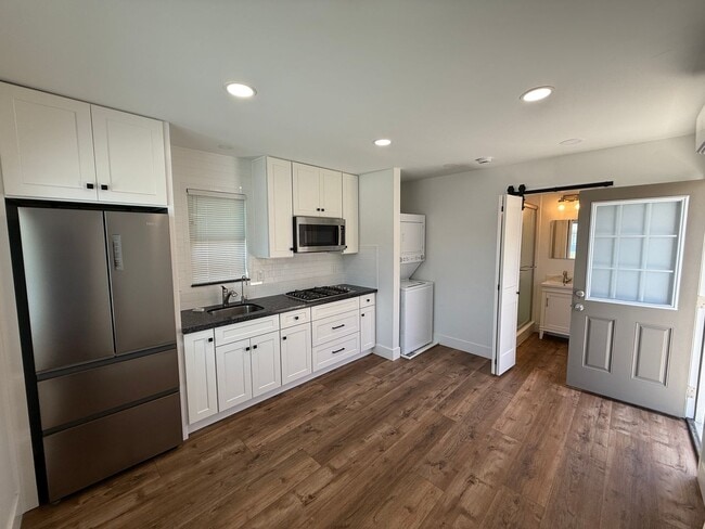 Photo - Newly Renovated Studio For Rent!