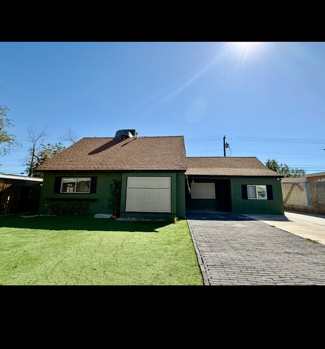 Photo - 2004 Howard Ave