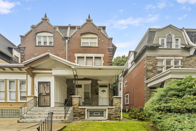 Building Photo - 127 E Durham St Unit 3