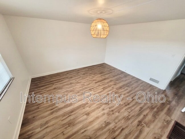 Photo - 1060 Sells Ave