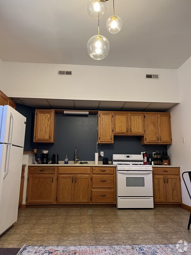 Building Photo - 833 Ave G Unit 204 Rental