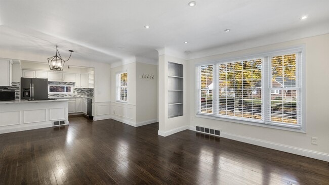 Photo - 2626 Windemere Rd