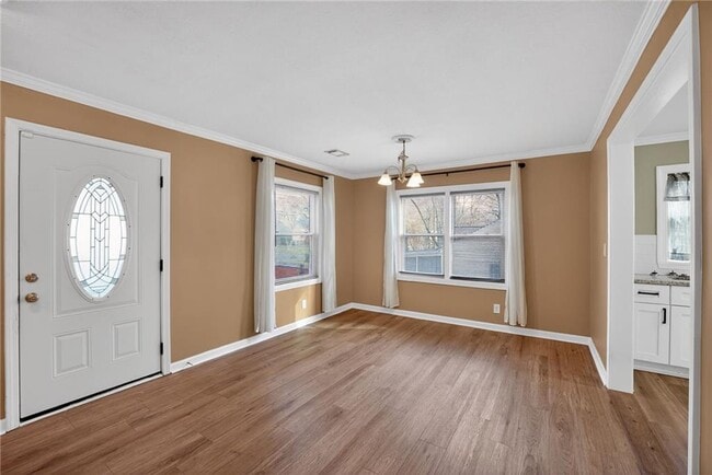 Photo - 871 Hargis St SE