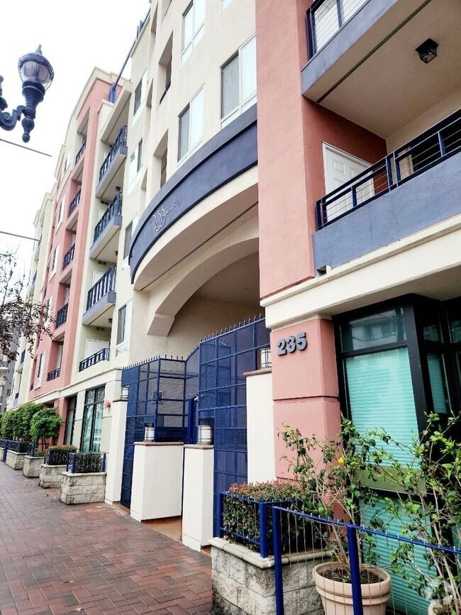 Building Photo - Downtown Marina District, 2 bed + Den 2 ba... Rental