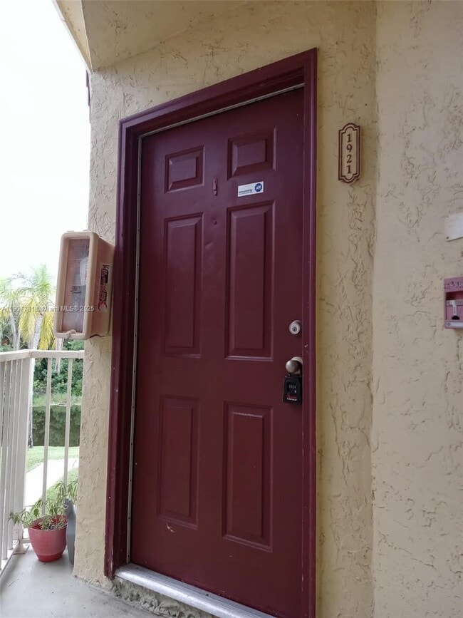 Building Photo - 595 Vista Isles Dr Unit 1921