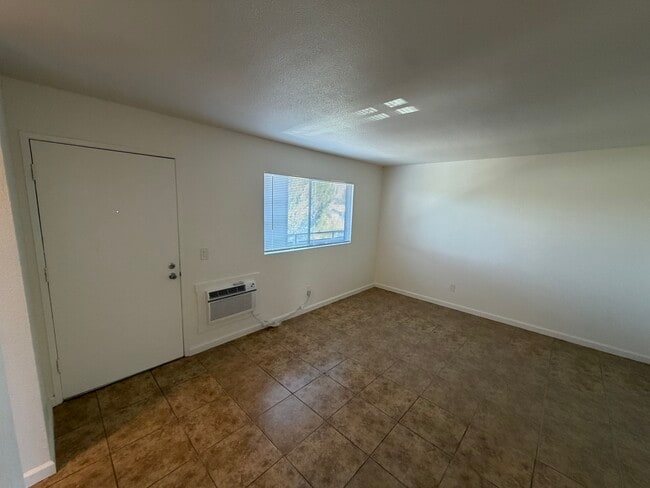 Photo - 1845 Robin Ln