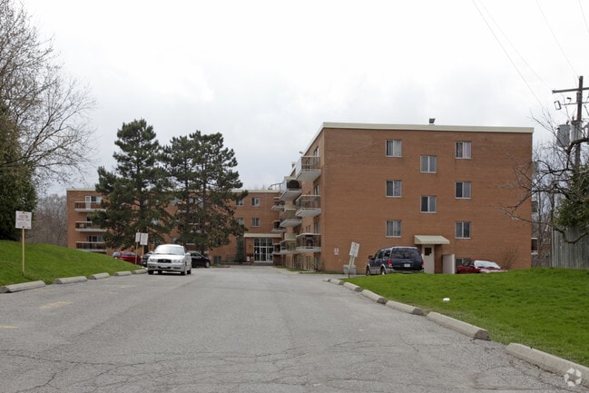 Building Photo - Aurora Towers