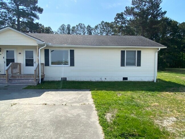2 bed 1.5 bath half of duplex - 2 bed 1.5 bath half of duplex House