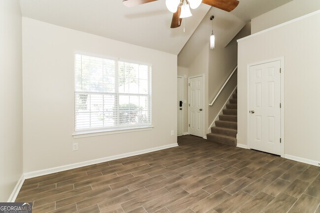 Photo - 4183 Ward Lake Trail