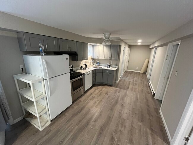 Building Photo - 40 Old Northport Rd Unit first floor Rental