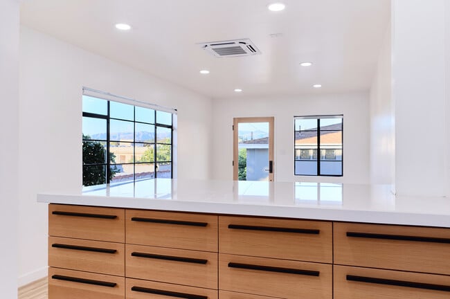 Bar counter - 1940 Clinton St