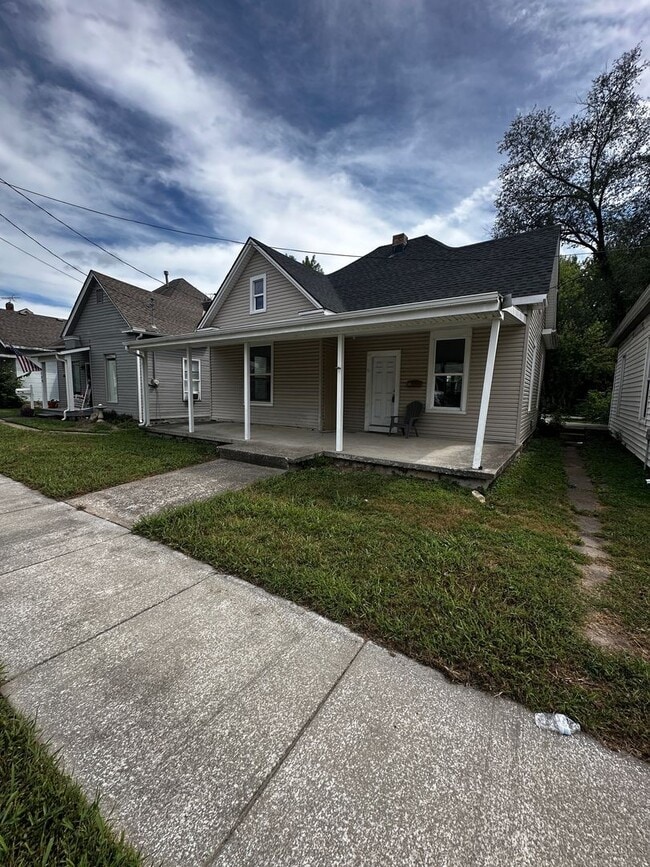 Building Photo - Newly Remodeled 2 Bed 1 Bath home!