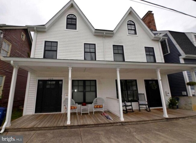 Photo - 225 S Commerce St Townhome
