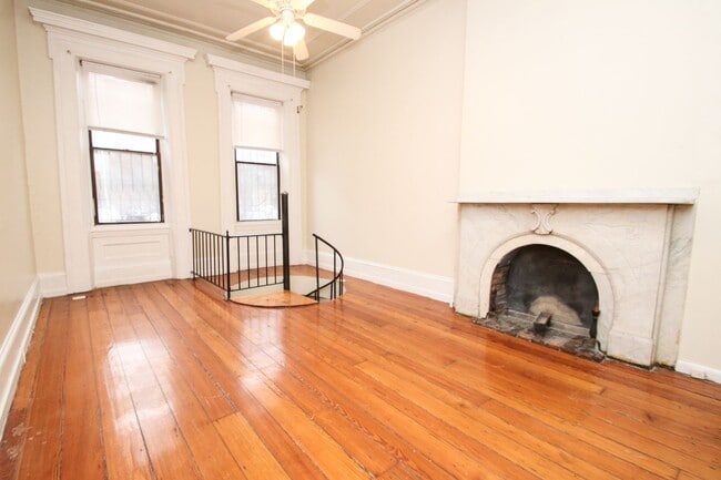 Spacious Bilevel 1 BR, 1.5 BA & More!*Avai... - Spacious Bilevel 1 BR, 1.5 BA & More!*Avai... Apartamento Unidad #1F