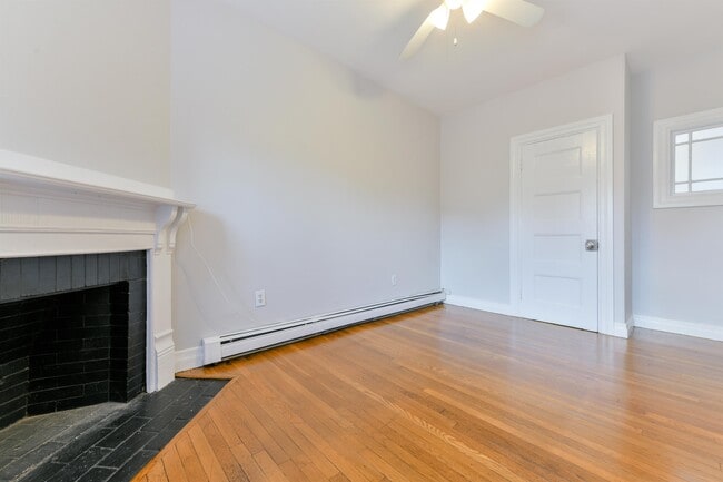 Photo - 709 Centre St