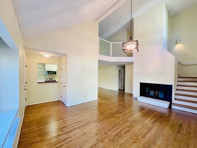 Photo - A Beautiful Updated End Unit Townhouse in ...