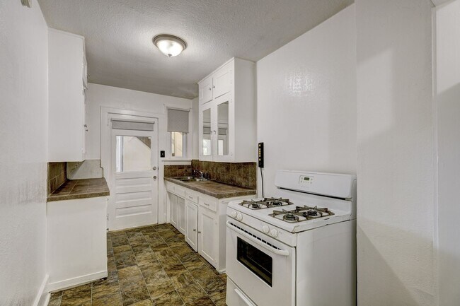 Photo - 1 Bed 1 Bath apartment in Okc close to Plaza District!