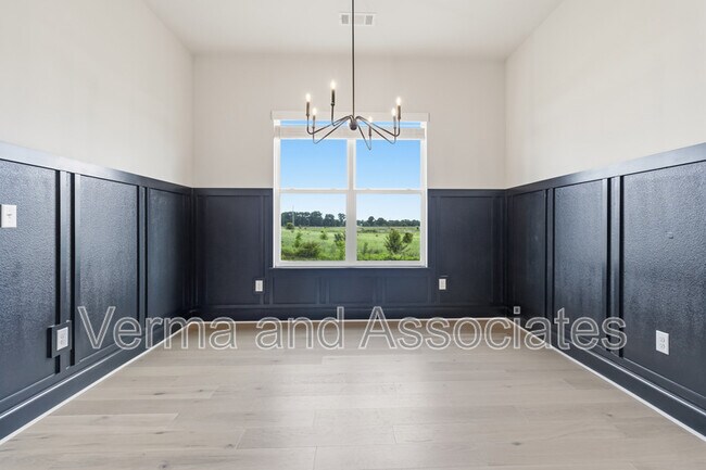 930 Trestle Ln