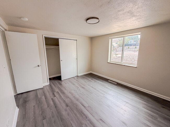 Photo - 1919 Hugur Ave