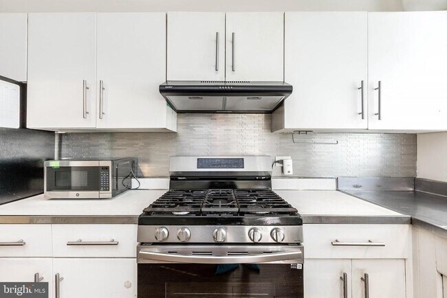 Photo - 10650 Weymouth St Unidad 201