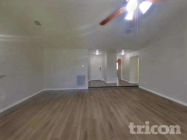 Photo - 1391 Tenderden Dr